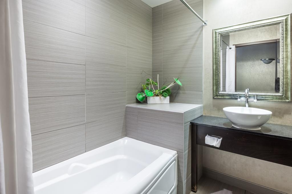 Economy Double Room with Two Double Beds,404550399:JPEG