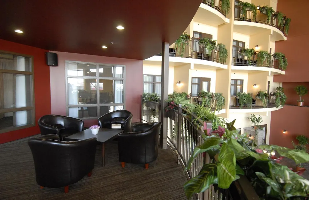 Hotel Ambassadeur Et Suites-1